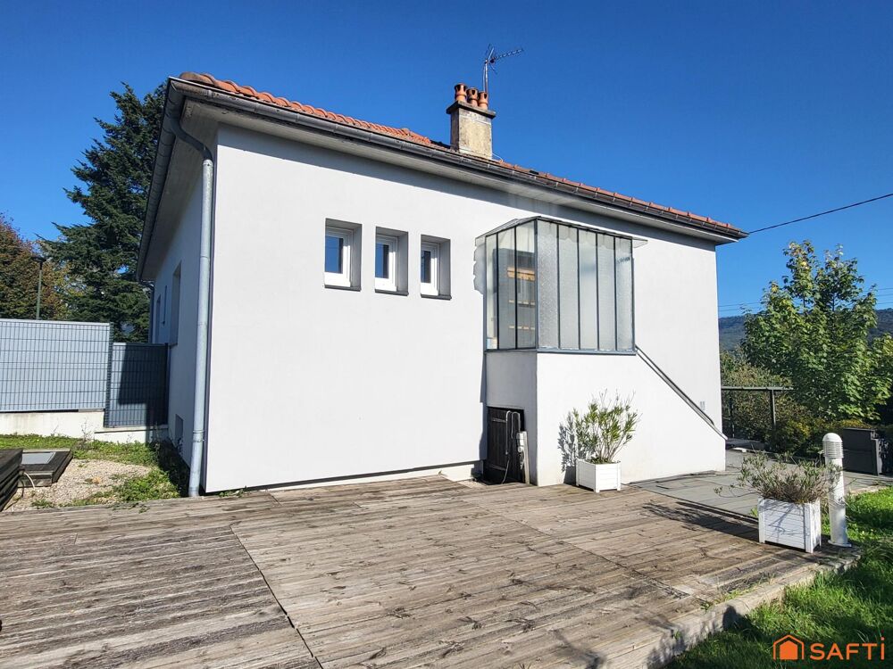 Élégante maison familiale avec piscine - 168m² à Devecey