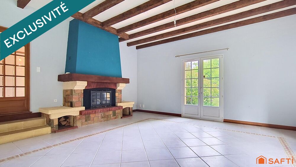 Plain-pied lumineux, beaux volumes, piscine et grand terrain : une maison pensée pour profiter pleinement de chaque instant.