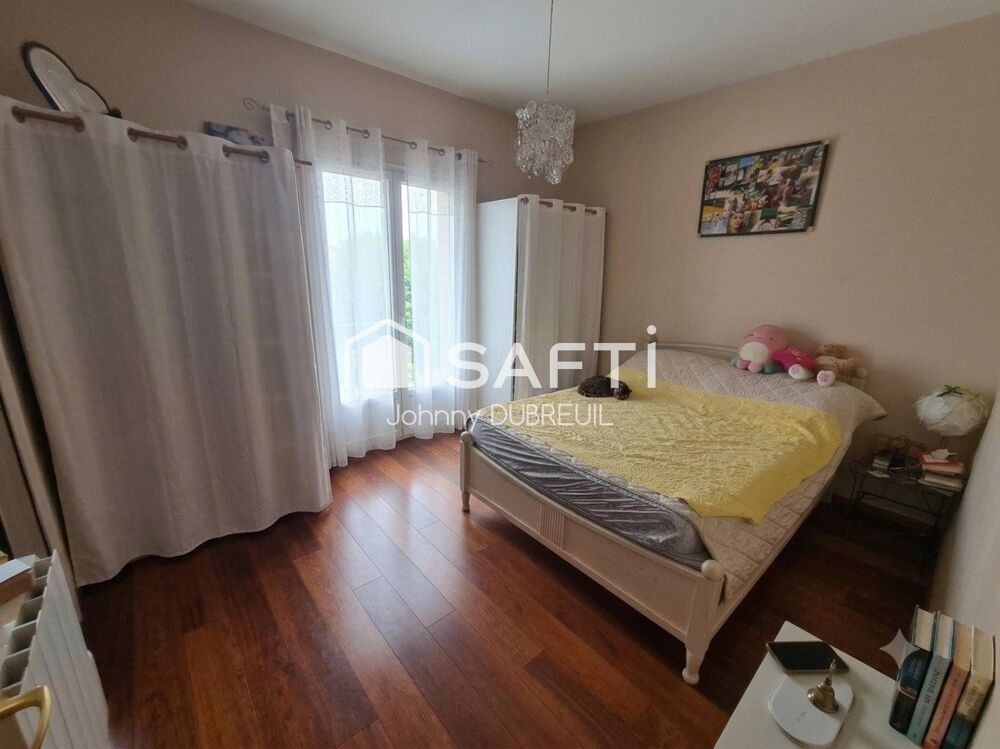 Vente Maison MISON DE PLAIN-PIED 168 m² – 5 CHAMBRES – PISCINE – TERRAIN 1 200 m² Besse-sur-issole