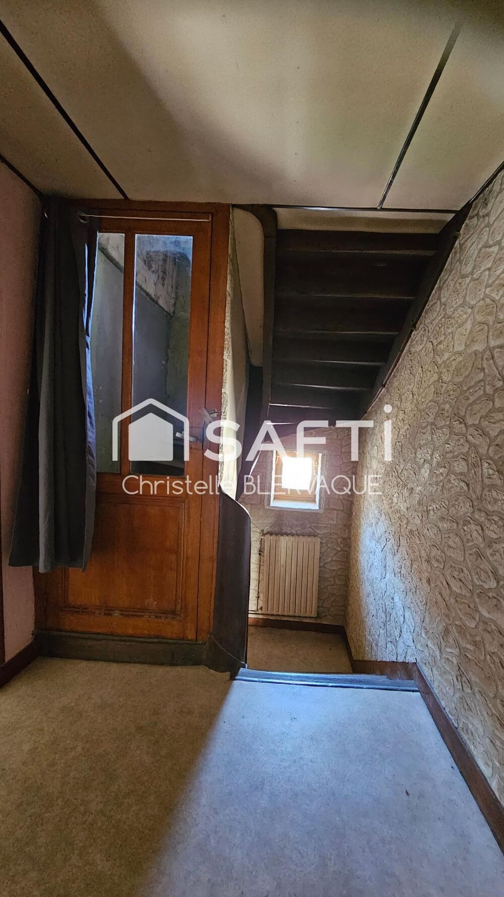 Vente Maison � Vendre � Petite maison de village pleine de potentiel � Barrou (37350) Barrou