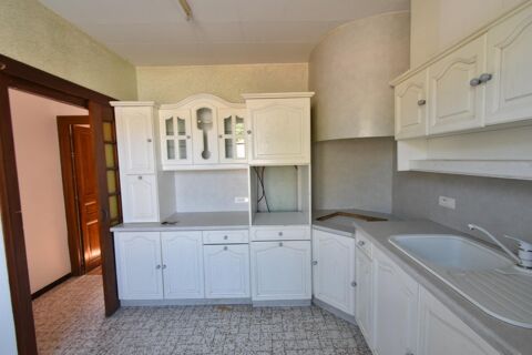   A d�couvrir au coeur du Beaujolais maison de village id�alement plac�e � proximit� de l'�cole et des commerces Maison - 8 pi�ce(s) - 115 m�