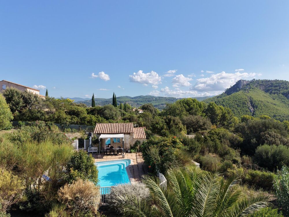 BANDOL  PROPRIÉTÉ DEXCEPTION  VUE DOMINANTE  260 M²  TERRAIN DE 5 000 M²  PISCINE  DÉPENDANCES