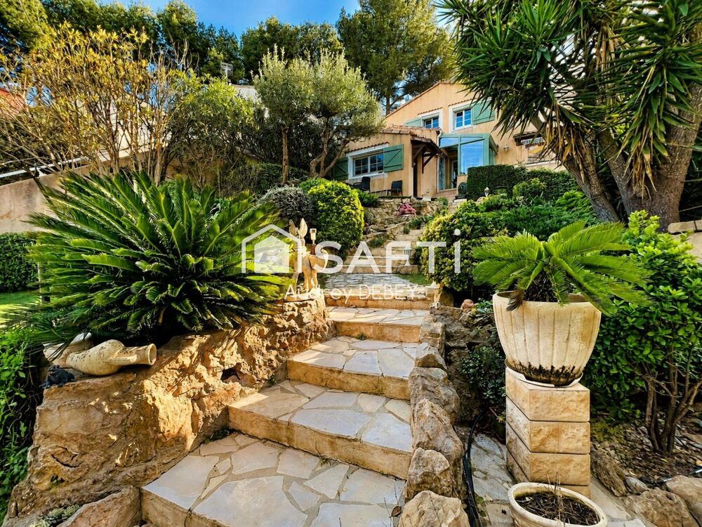Vente Maison MAS DE CHARME AVEC JARDIN PISCINE DEPENDANCE ET GARAGE À QUELQUES PAS DE LA MER Sanary-sur-mer