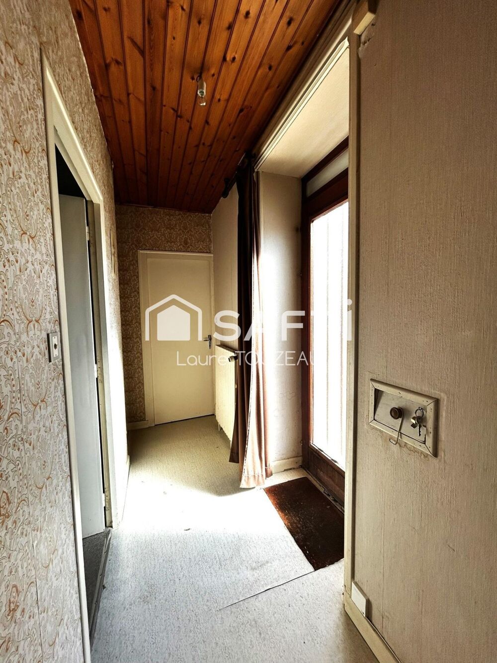 Vente Maison Maison en pierre beaux volumes jardin arboré authenthique et paisible fort potentiel centre ville bord de mer Vaire