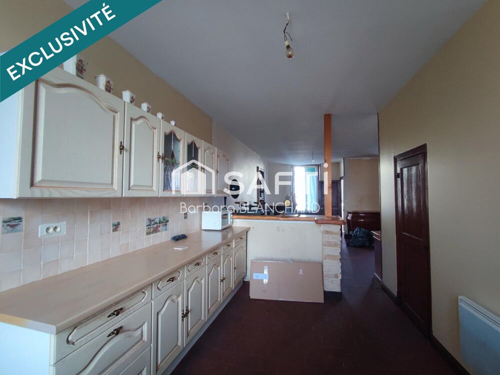 Maison de village sur deux niveaux à améliorer et exploiter