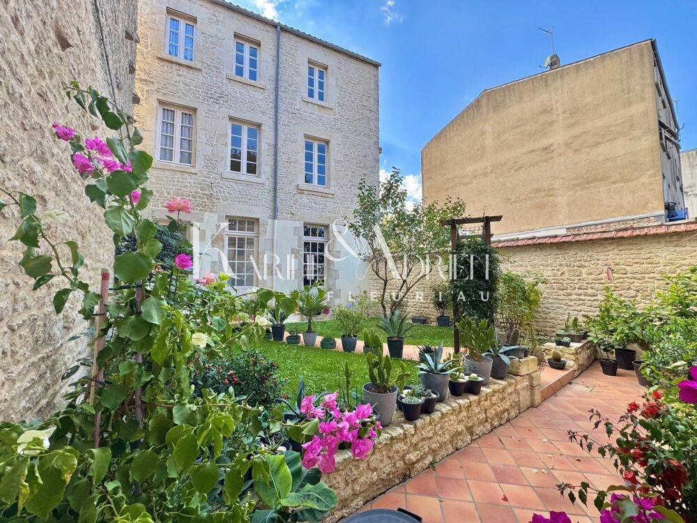 Vente Maison Maison de ville avec garage, dépendance et commerce Fontenay-le-comte