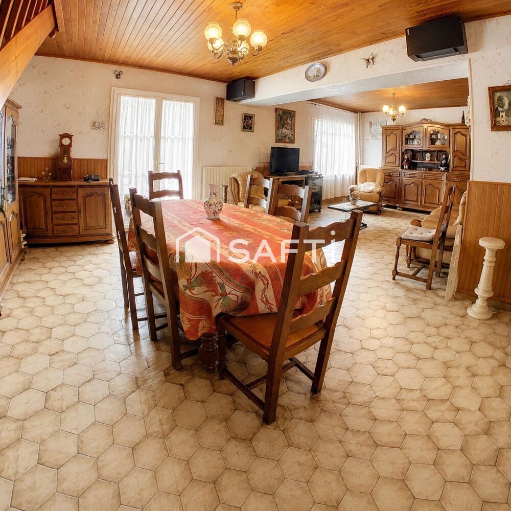 Maison 6 pièces avec trois garages et une dépendance aménageable