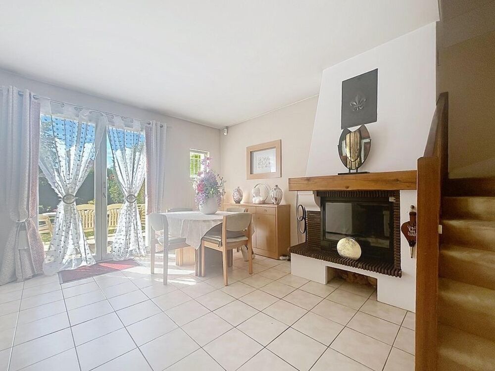 SAFTI- Laura GUIARD vous présente cette maison familiale au coeur du Manet.