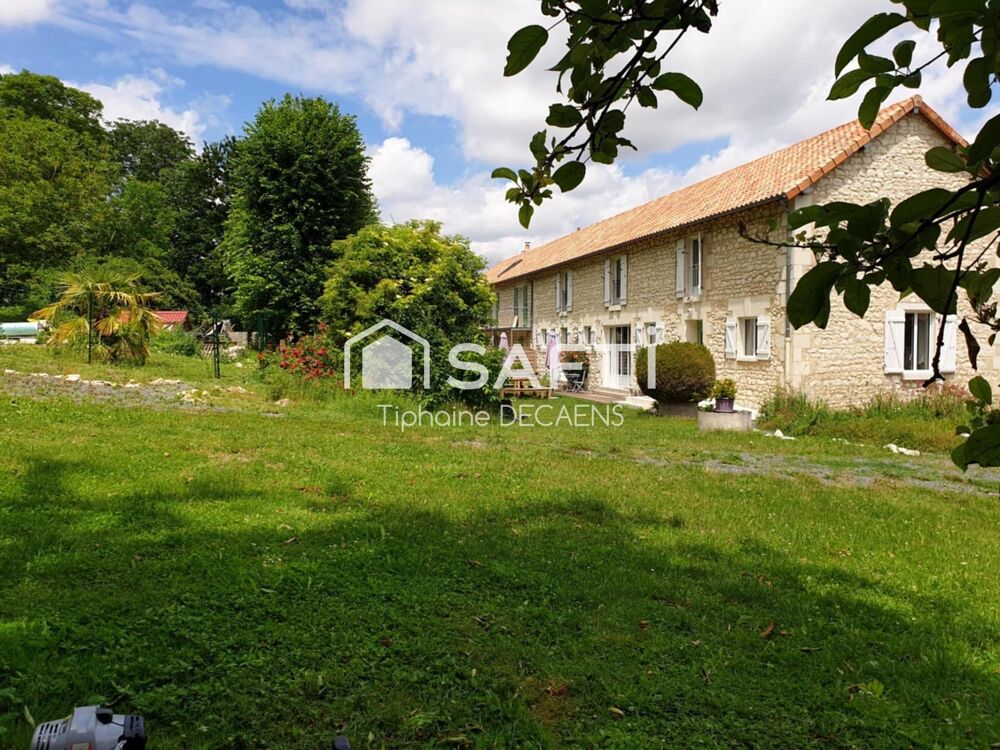 Vente Maison longère exploité en chambre d'hôte et gite, piscine naturelle, bassin à poissons, charme de l'ancien, site historique Parcay-sur-vienne