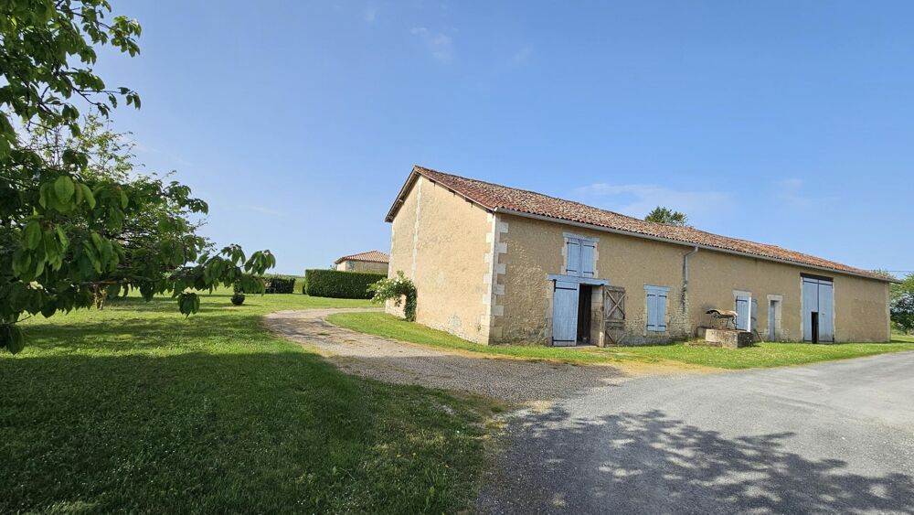 À 10 minutes de Barbezieux, charmant ensemble immobilier aux volumes généreux et au fort potentiel