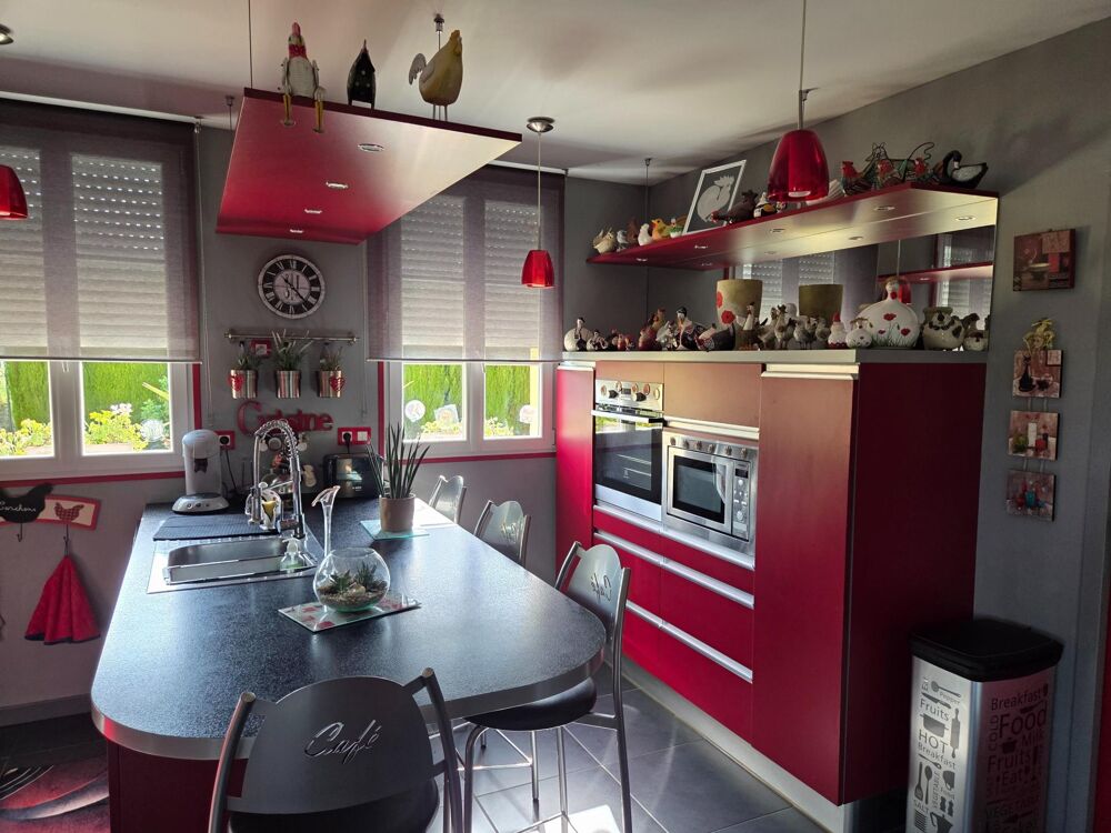Vente Maison Maison individuelle de plain-pied T6 de 174 m² environ sur un terrain de 1118m², un garage pour 2 roues de 9m² , grande courgoud Ruch