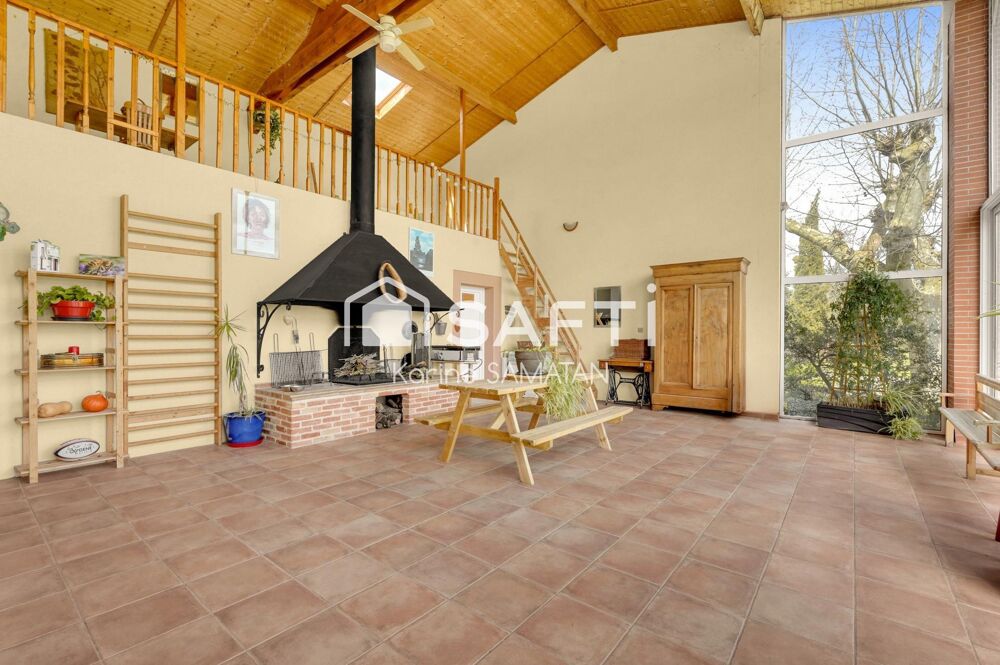 Pechbonnieu  Propriété rare de 270 m² avec grange aménagée, sur 12 000 m² de terrain, vue exceptionnelle sur les Pyrénées, sans