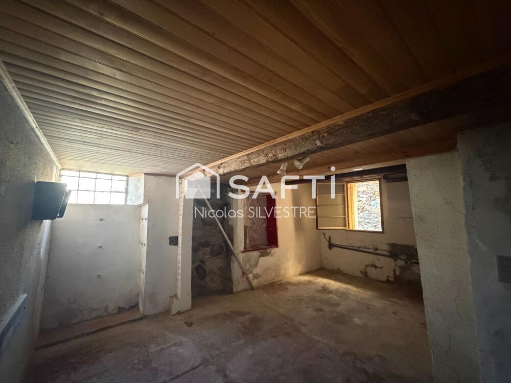 Petite maison de village à rénover.