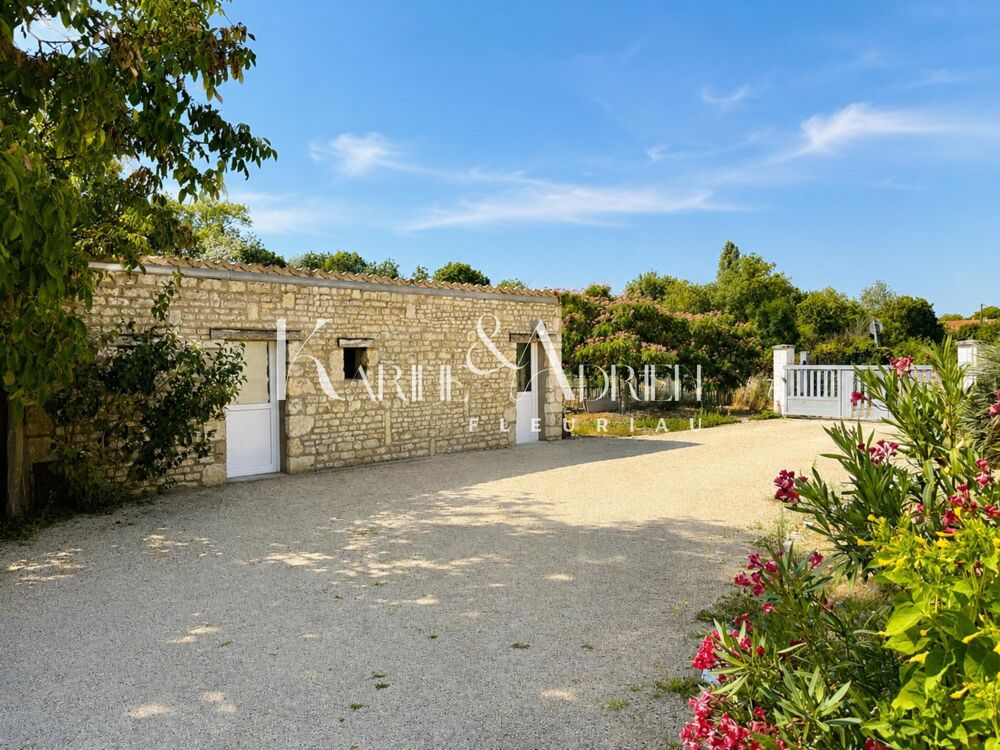 Vente Maison Charme, authenticité et modernité pour cette propriété au calme Doix les fontaines