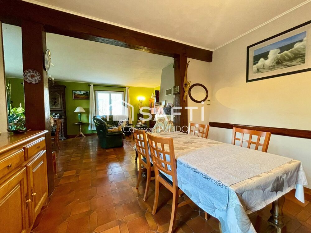 Vente Maison Maison de charme : 7 chambres, garage, jardin et piscine dans un environnement paisible à proximité des comoditées. Margueron