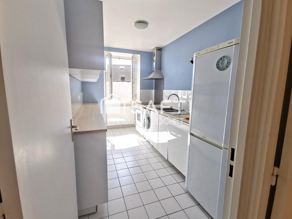 Très bel appartement T3 proche gare de Melun à pied avec balcon, cave et box en s/sol