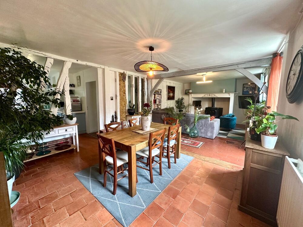 Vente Maison Maison de caractère d'environ 184m² comprenant un gîte indépendant sur un terrain arboré et clos de 3000m². Nogaro