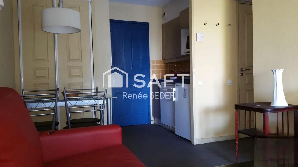 **À seulement 30 mètres à pied de la plage**, découvrez ce studio de **25 m²**, situé dans une résidence de standing, calme et p