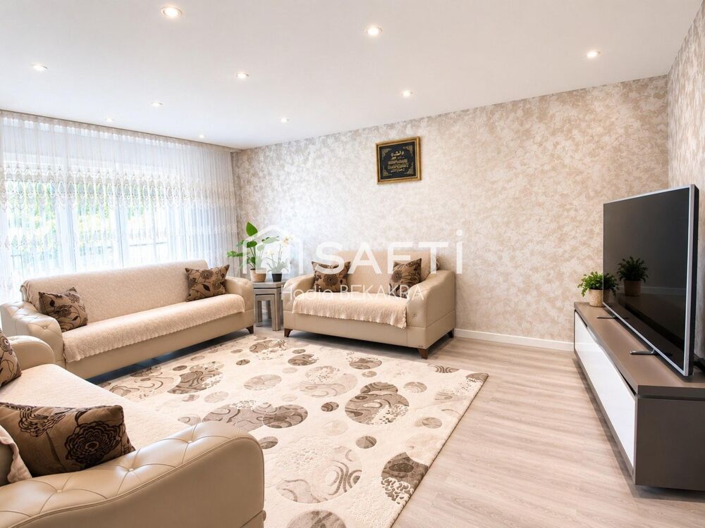 Saint-Rambert-d'Albon  Maison familiale de 126 m² avec piscine, dépendance et vue sur le Pilat