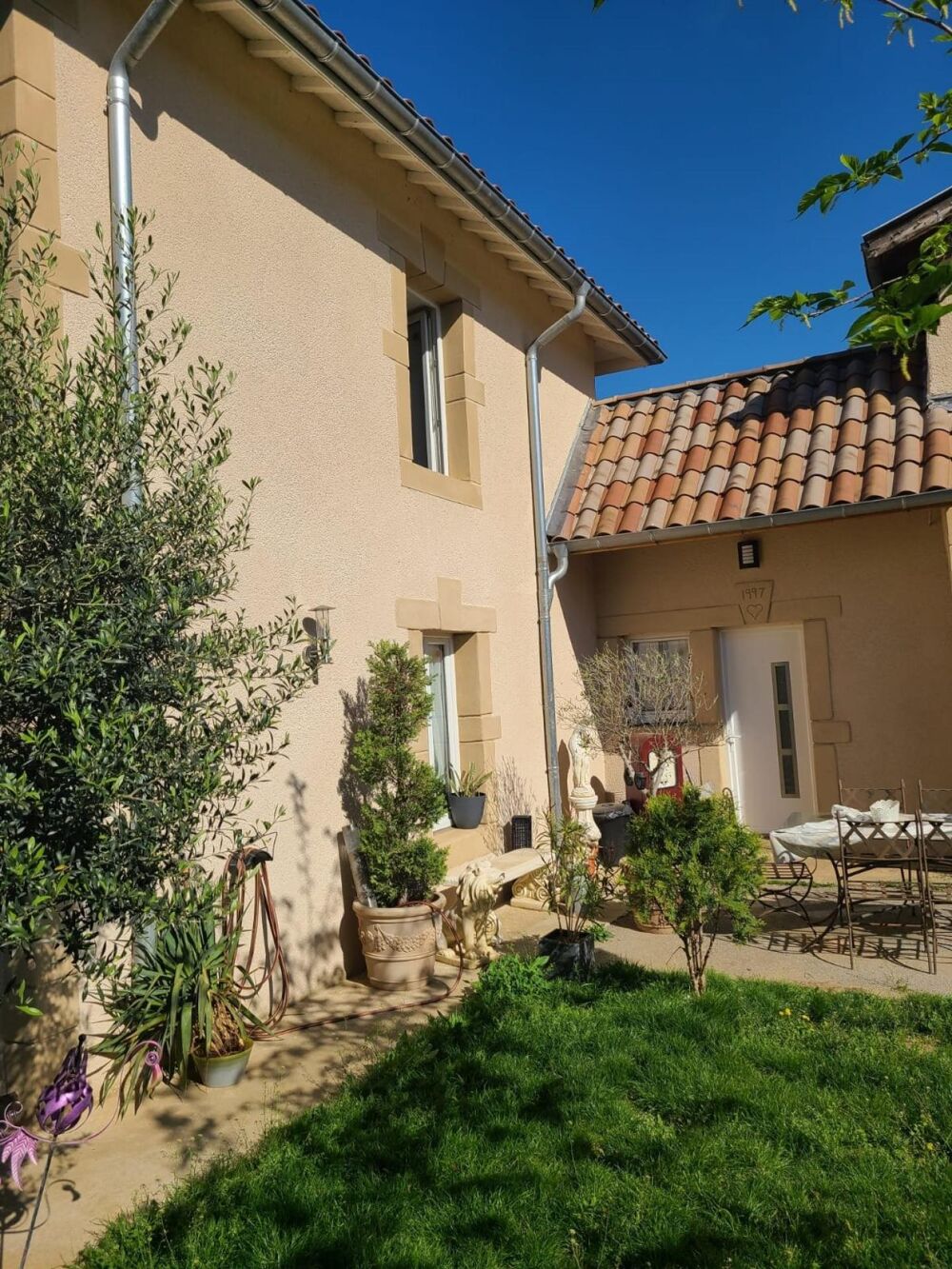 Vente Maison Ensemble immobilier composé d'une maison familliale de 200M² environ et d'une maison de 100M² hors d'eau hors d'air. Romans-sur-isere