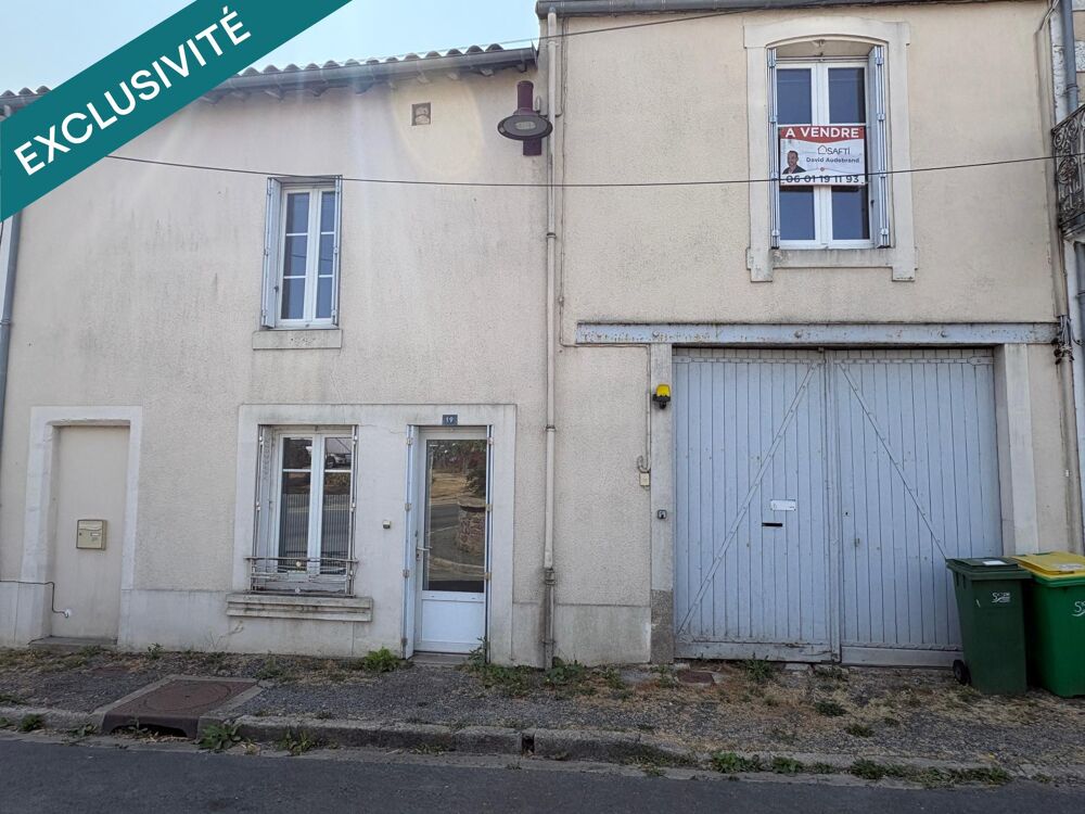 Maison avec extérieur et garage