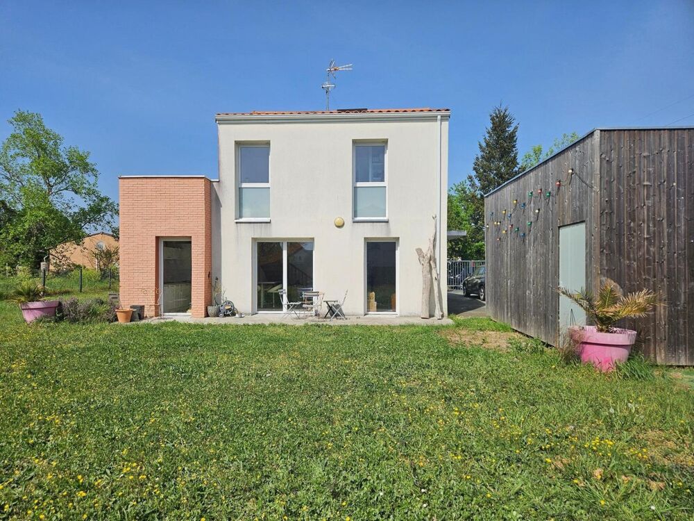Maison récente avec 4 chambres et un garage