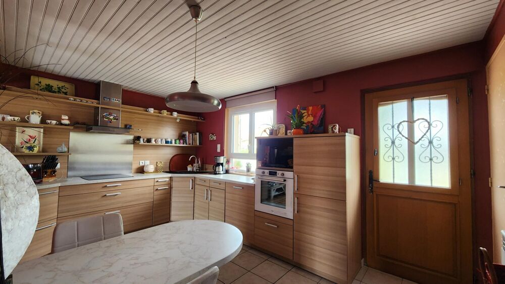 Maison T4+1 dans une impasse au calme avec accès de plain-pied possible, terrasse avec magnifique panorama campagnard