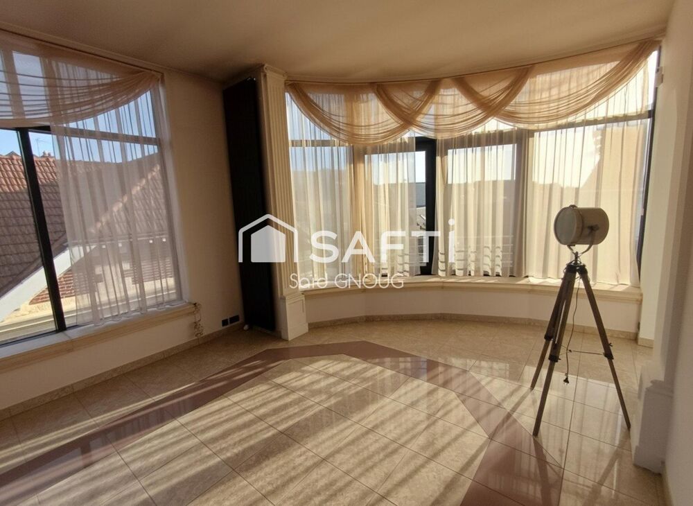 Appartement dexception 150 m²  Centre-ville Saint-Quentin  Terrasse & Parking