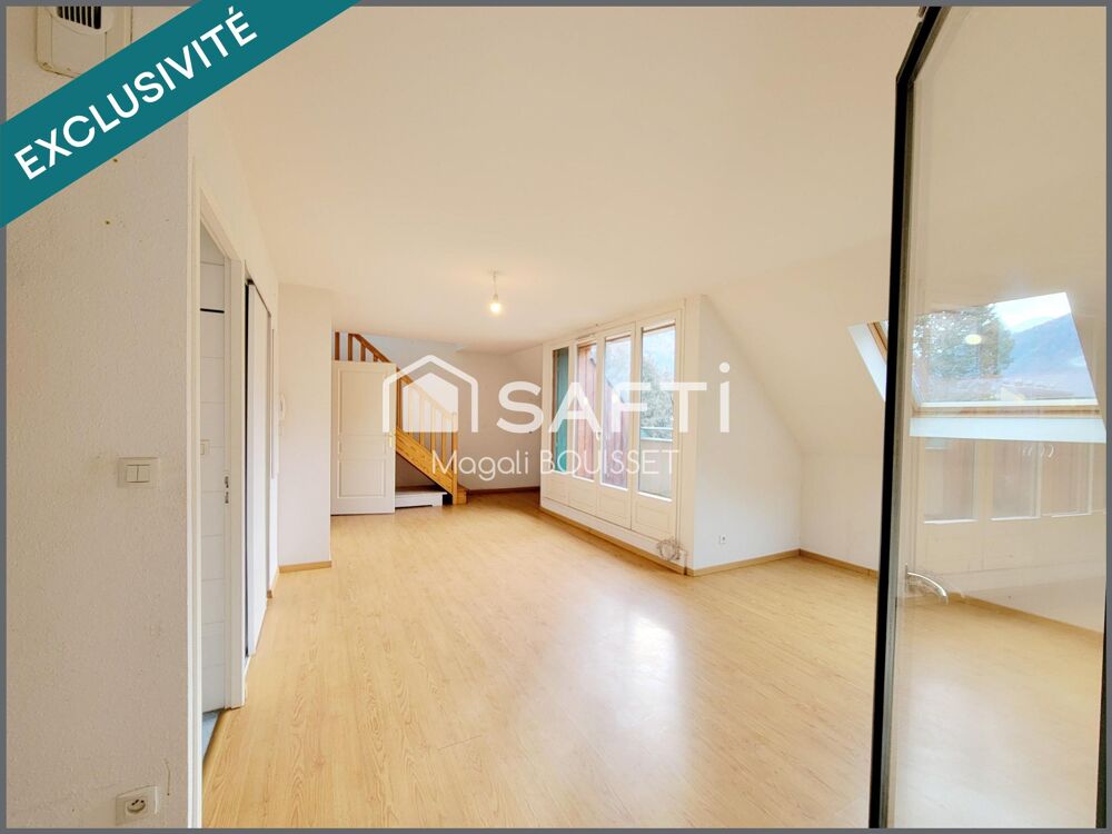 Appartement T3 duplex de 51m², une terrasse avec vue sur le Venasque, deux chambres et une salle d'eau et une salle de bain, une