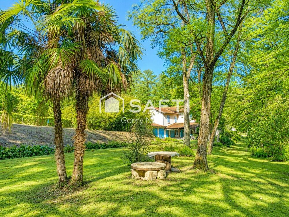 Vente Maison Maison  4 chambres, dépendances et 2 326 m² de terrain Saint-pe-saint-simon