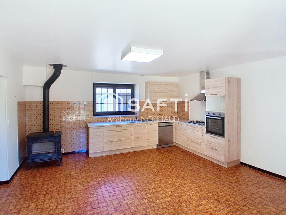 Vente Maison Bien avec 3 chambres, séjour, cuisine, grd garage Gensac-la-pallue