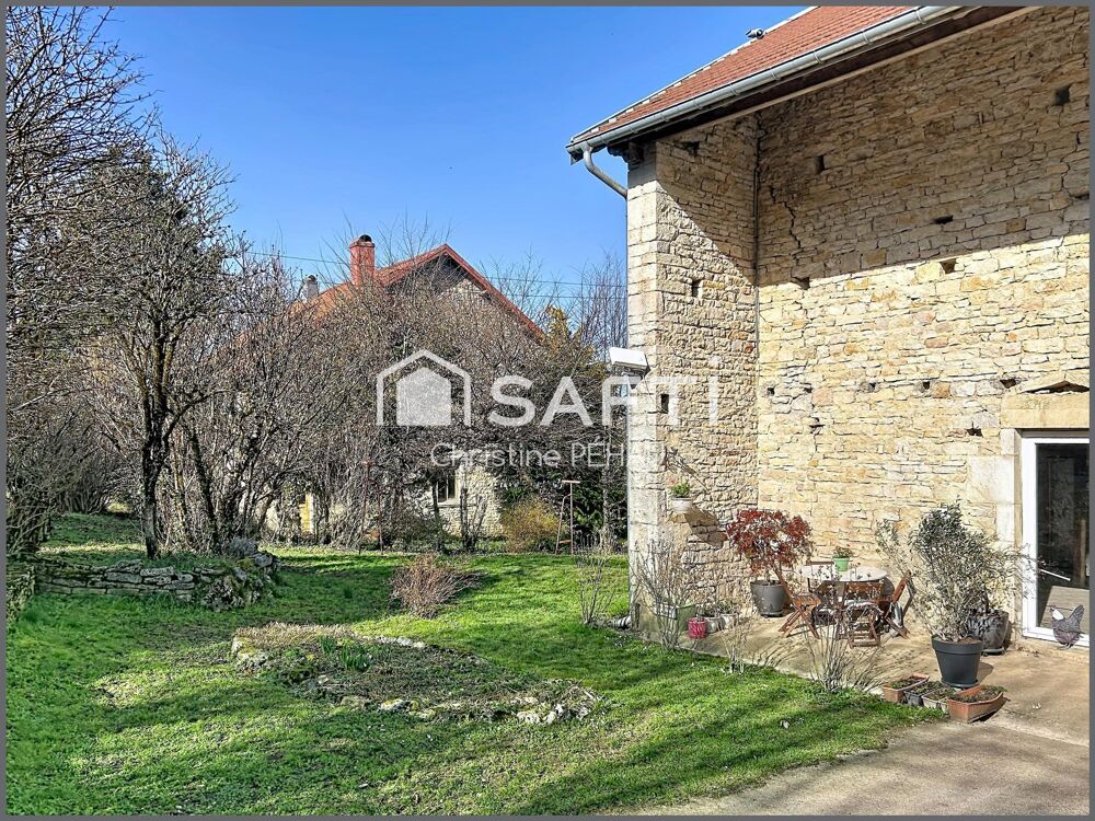 Ferme mitoyenne pleine de charme sur beau terrain