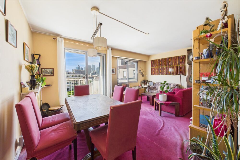 Vente Appartement 4/5 pièces en dernier étage avec terrasse, balcon, cave et parking. À rénover. Courbevoie