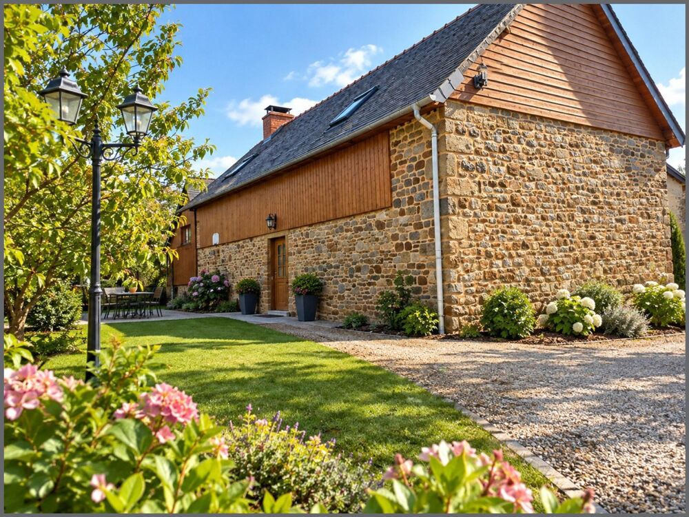 Vente Maison Belle longère en pierres avec studio indépendant à rafraichir, terrain clos, arboré de 1612 m 2. 12 MN de Combourg. Meillac