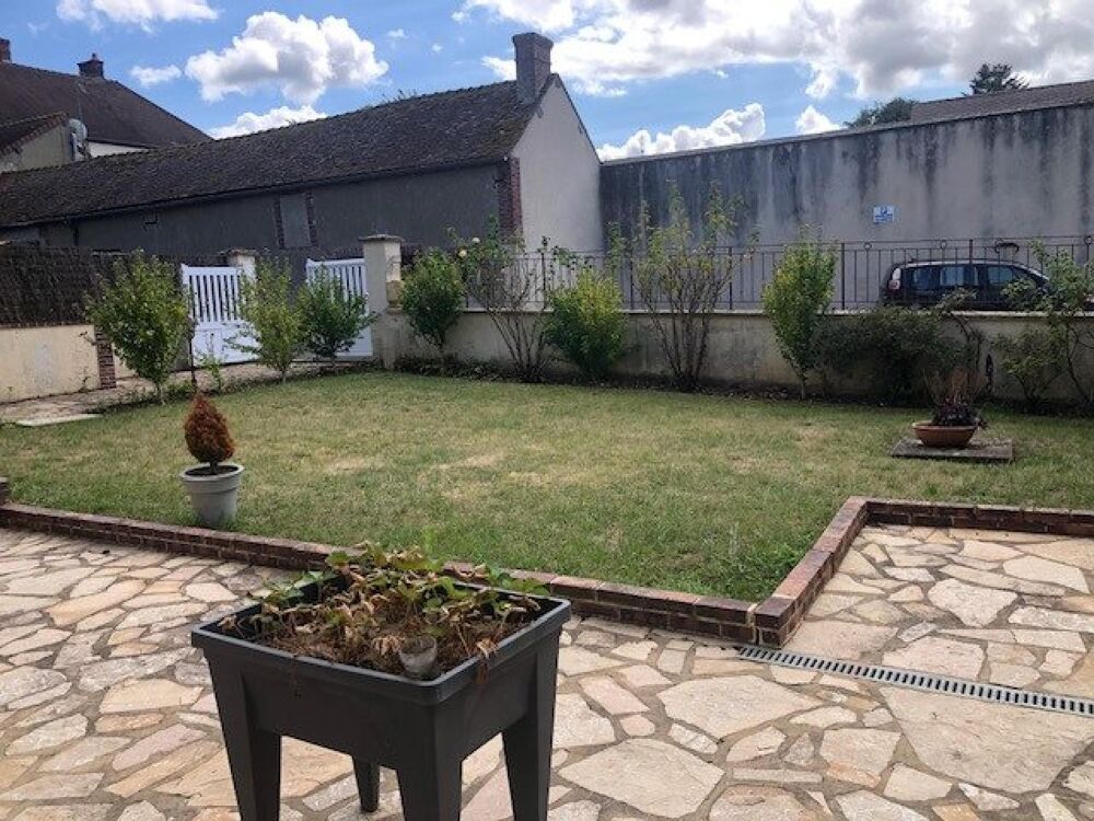 Maison de village avec terrain très agréable, en impasse