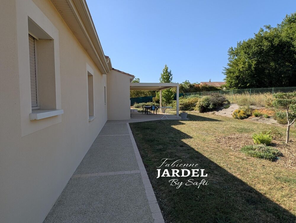 Villa récente de 153 m² de plain pied avec piscine