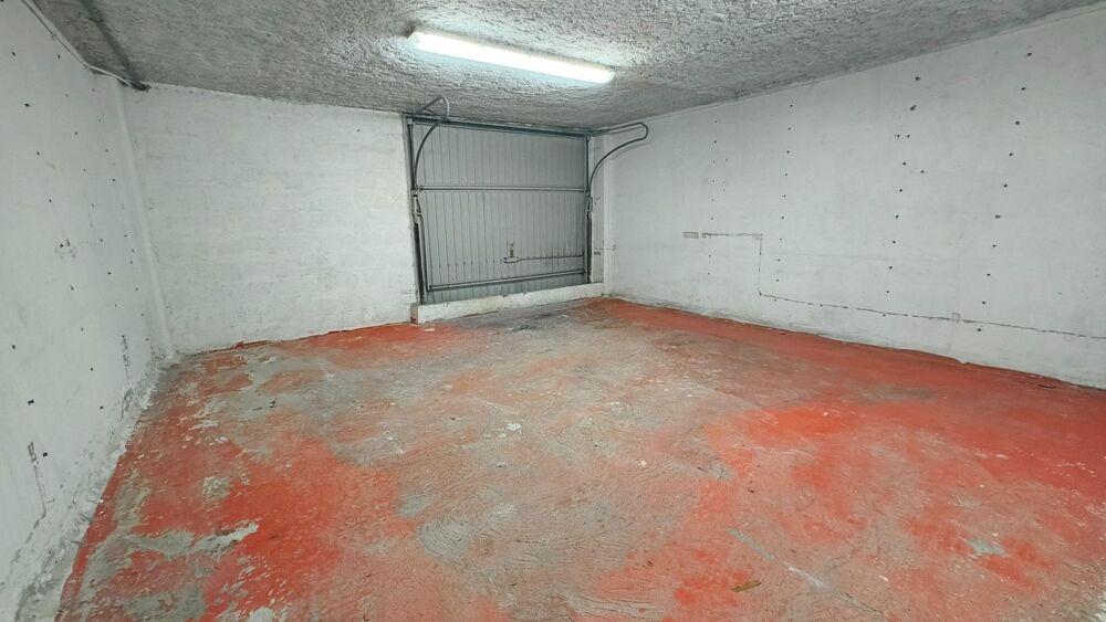   Local professionnel en duplex 70 m² avec garage Frejus