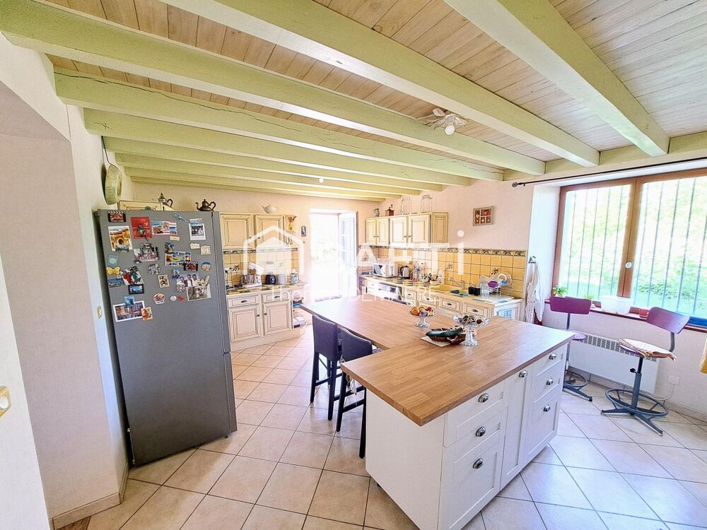 Superbe maison familiale cinq chambres à 5mn de Jonzac