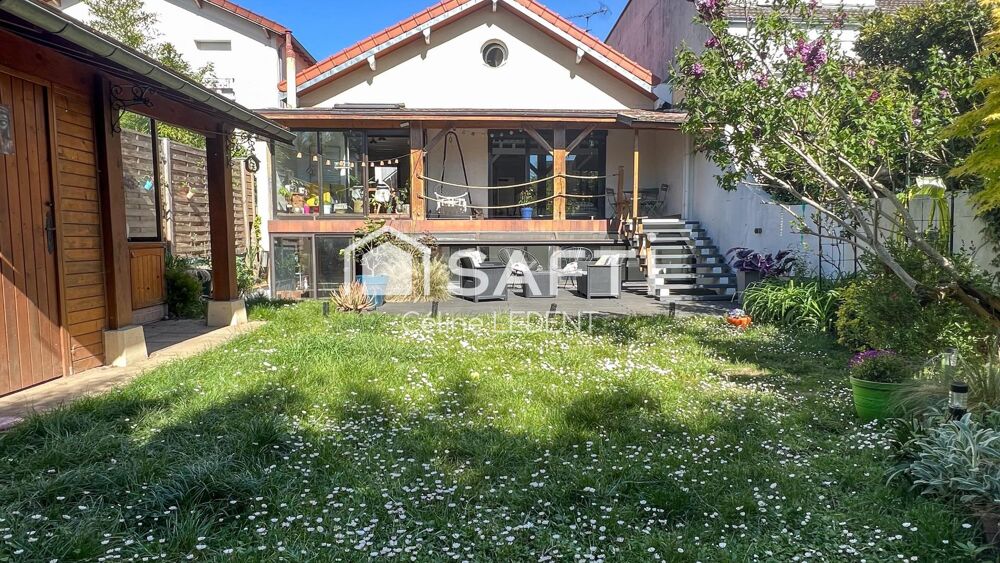 Sur 268m2 de terrain, belle maison de caractère proposant de beaux volumes (135 m2carrez, 160m2 habitables) et un superbe espace