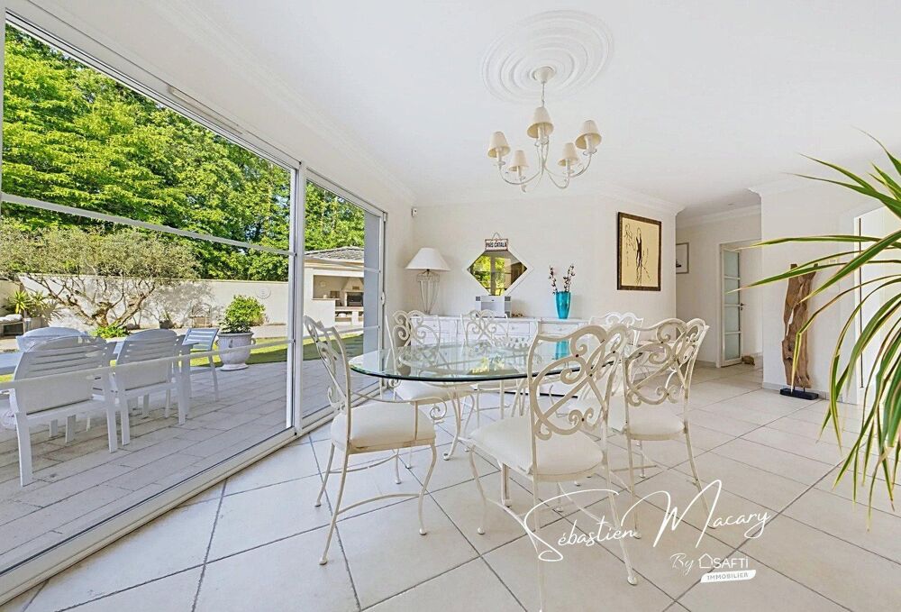 Vente Maison Maison de plain-pied - 5 chambres - Terrain de 840 m² Parempuyre