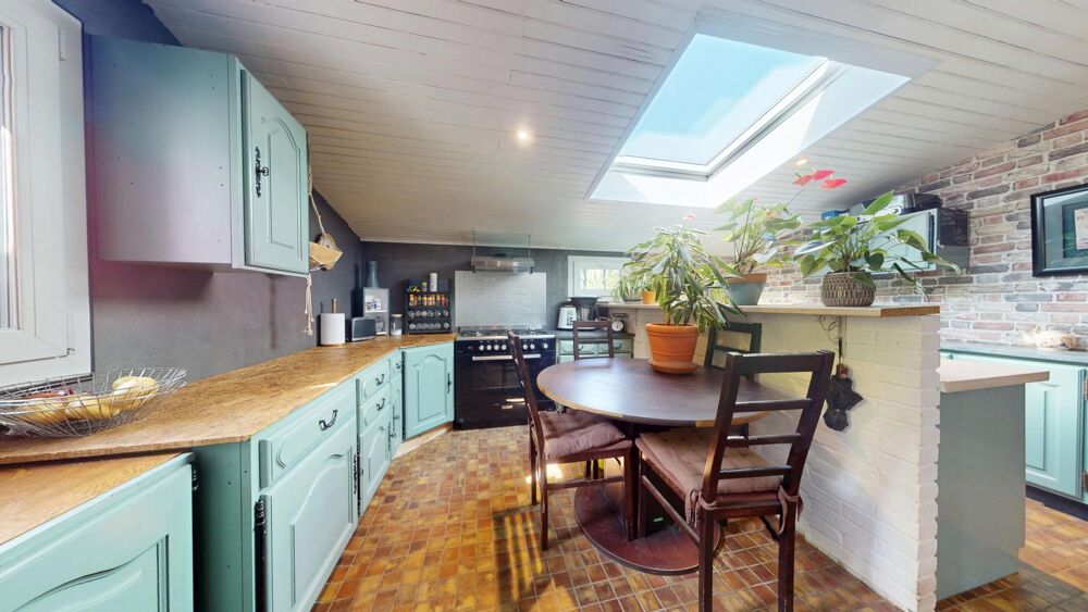 Vente Maison Bâtisse en pierre de 86 m², avec véranda, garage et joli jardin de 741 m² ave piscine hors-sol. Lanvenegen