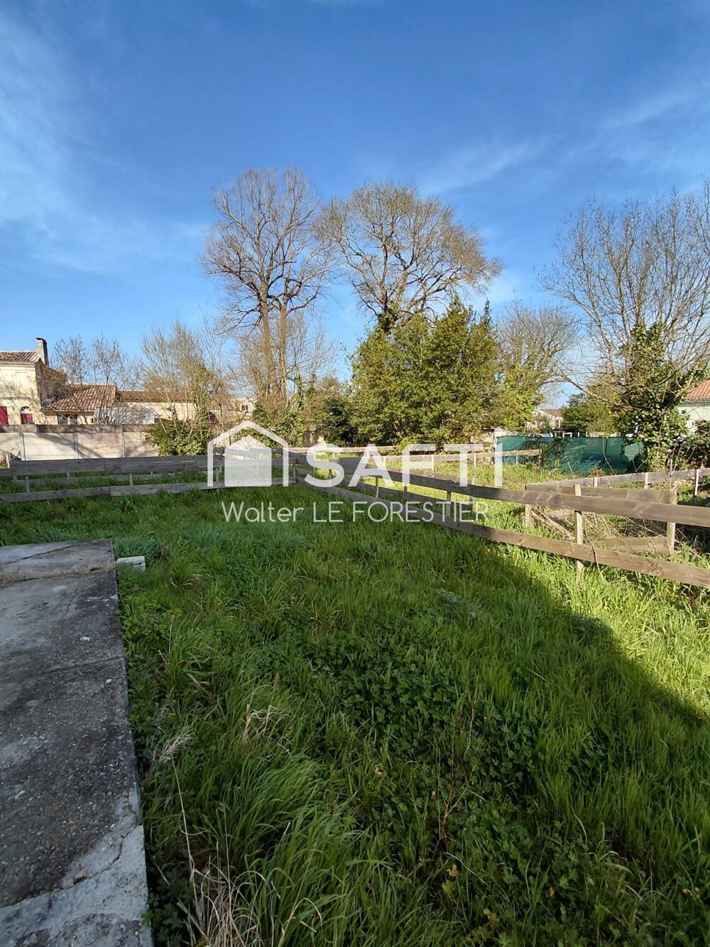 Vente Appartement DANS UN CHATEAU, APPARTEMENT T3 RENOVE AVEC JARDIN D'ENVIRON 100 m² ET PLACE DE PARKING Saint-louis-de-montferrand