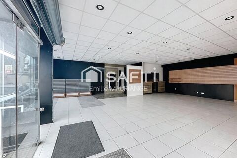   146 m² de surface commerciale + 98 m² d'atelier/stockage 