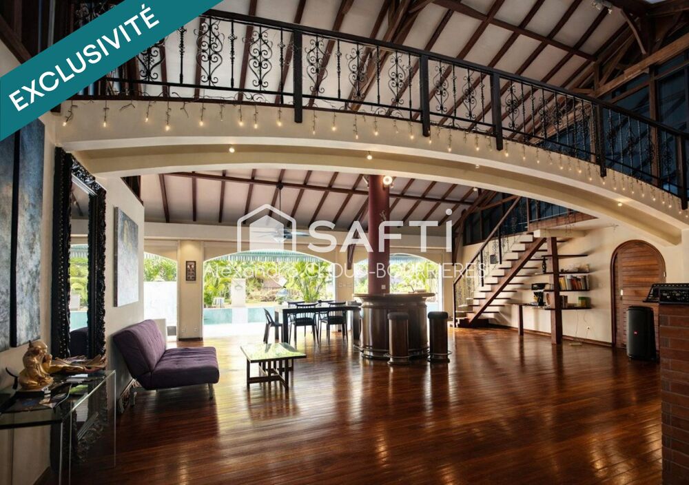 Villa d'exception avec piscine de 17 M et salle de Cinéma privée !