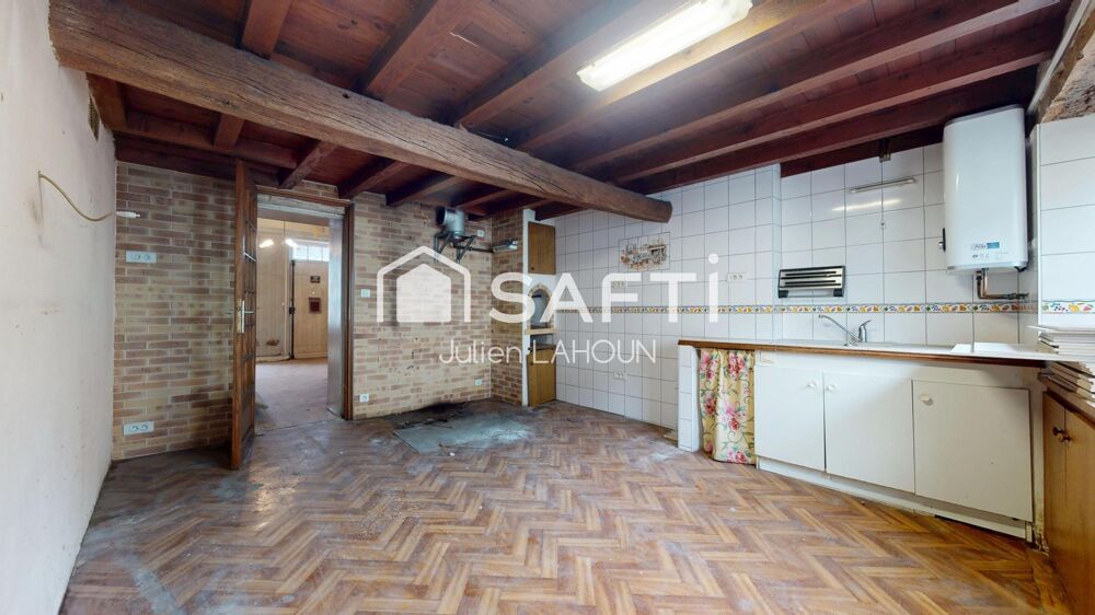Maison en pierre à rénover  5 pièces  110 m²  Centre de Châteaubernard