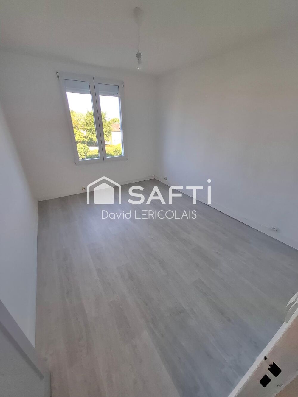 APPARTEMENT ENTIEREMENT REFAIT A NEUF