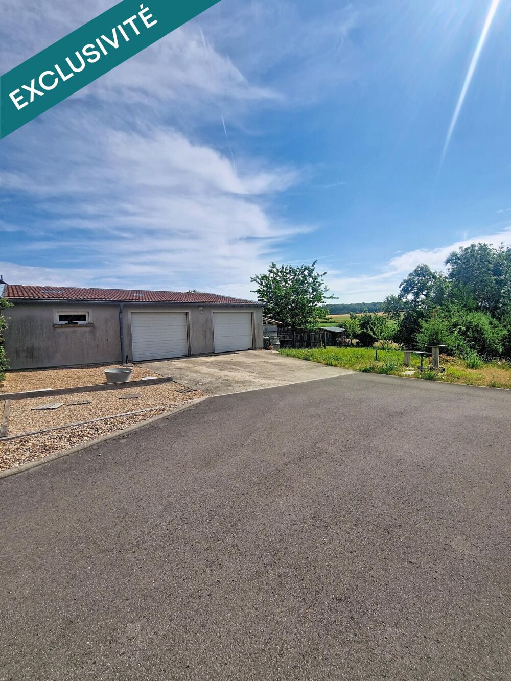 Maison spacieuse avec garage, terrasse, jardin au calme absolu !