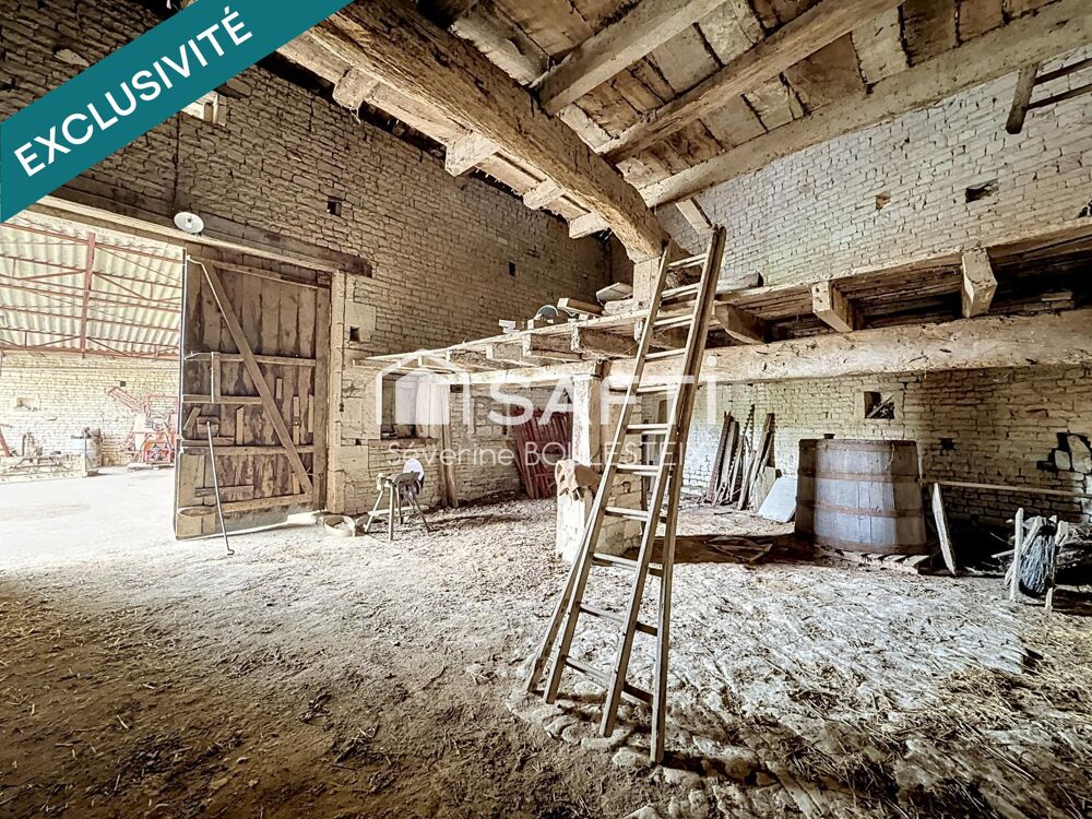 Maison en pierre avec grange attenante