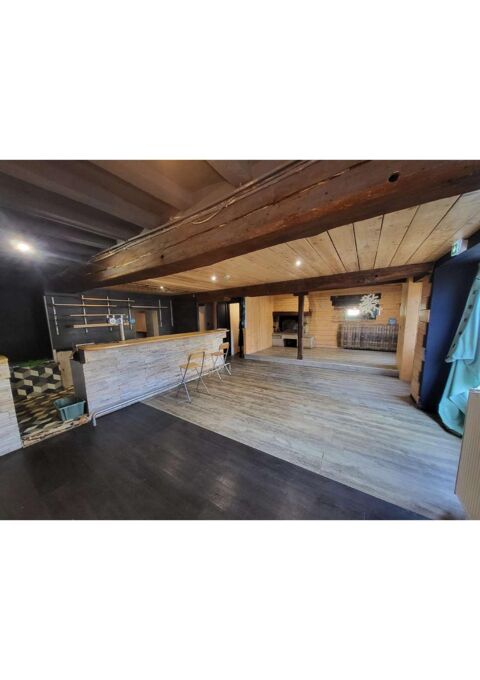   Pas de Porte : 35 000 € pour une superficie de 730 m² 