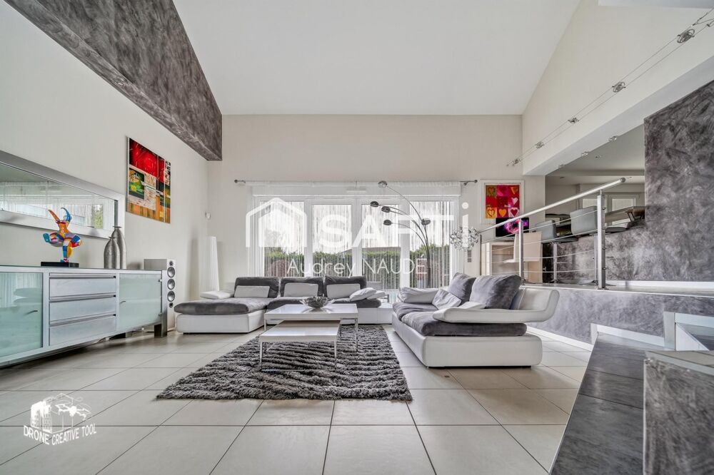 Maison individuelle 223 m² avec piscine chauffée